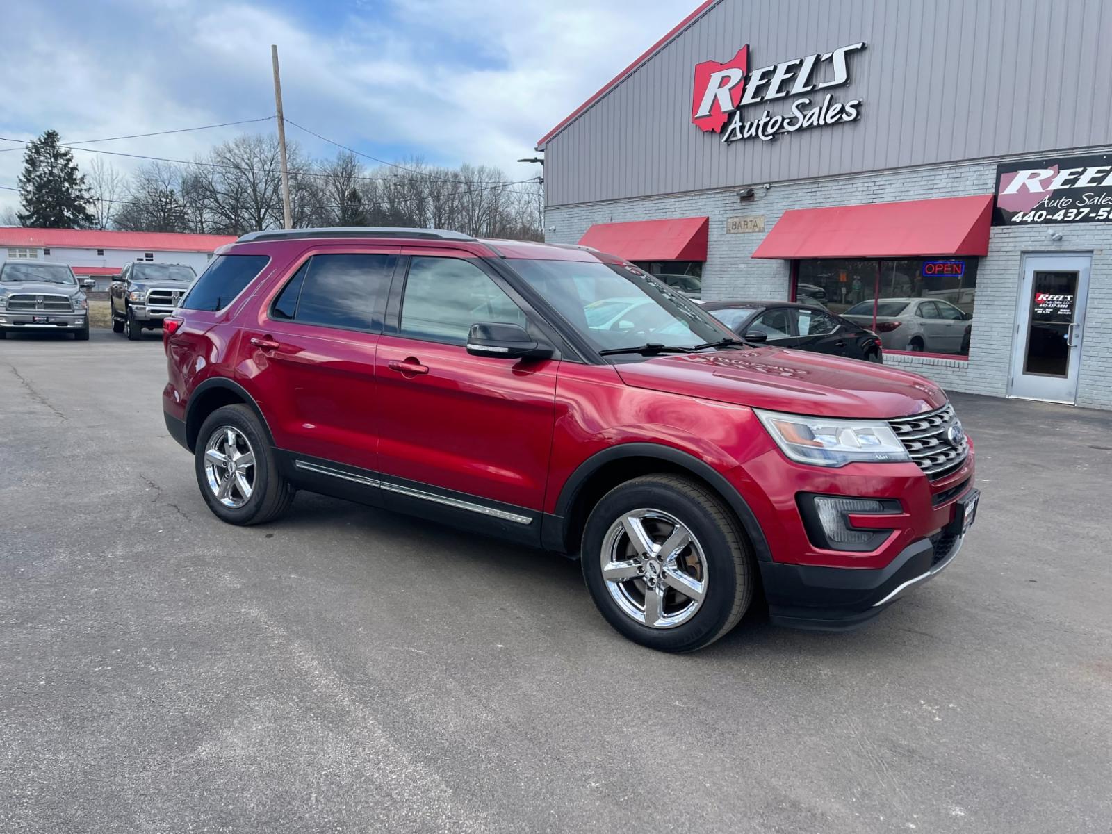 2016 Red /Black Ford Explorer XLT 4WD (1FM5K8D87GG) with an 3.5L V6 DOHC 24V engine, 6 Speed Automatic transmission, located at 547 E. Main St., Orwell, OH, 44076, (440) 437-5893, 41.535435, -80.847855 - This 2016 Ford Explorer XLT 4WD, equipped with a 6-speed automatic transmission and a 3.5-liter V6 engine, stands out with its notable towing capacity of up to 5000 pounds, making it a robust choice for towing and adventure needs. The vehicle enhances visibility and safety with LED daytime running l - Photo #3